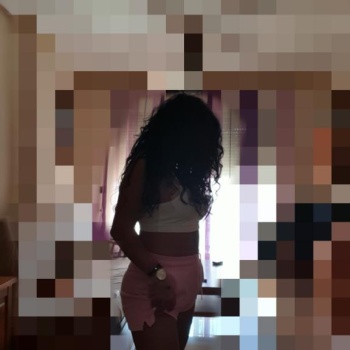 Sola en casa. Canaria.. Para e. U. Guardamar, Elche