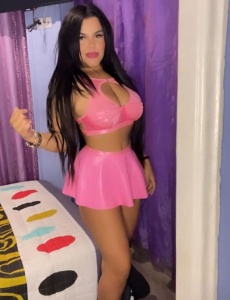 Catalina jovencita colombia con curvas de impacto