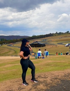 Chica latina recien llegada