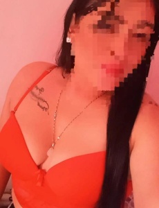 Karol hermosa pelinegra