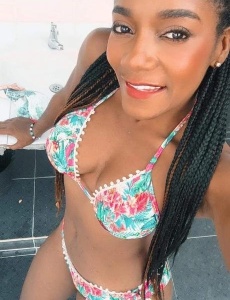 Hermosa morena de paso por benidorm