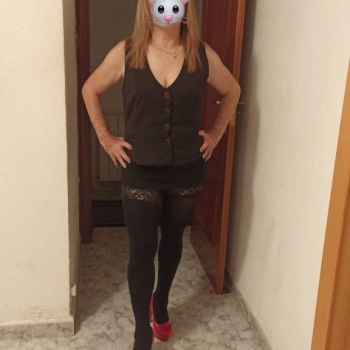 Novedad en alcoy una mujer mayor divertida, Alcoy