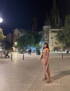 Chica exclusiva en benidorm: diversion y elegancia en cada encuentro
