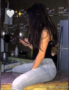 Monica brasileña cariñosa