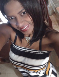 Naomy divertida y muy proactiva latina