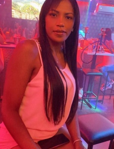 Naomy y divertida latina