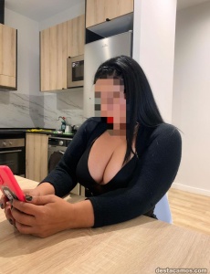 Recién llegada a tu ciudad chica latina cautivadora