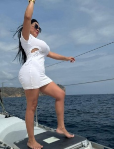 Valeria cariñosa ven y sal de la rutina