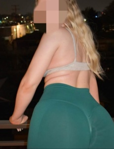 Jovencita fiestera rubia