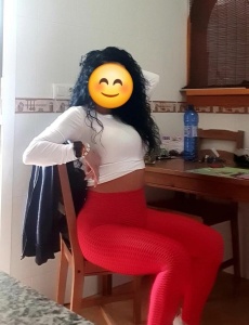 Canaria particular. Sola en casa