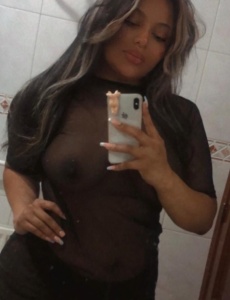 Morenaza de encanto ardiebte y dispuesta al full