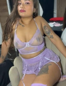 Novedad bella y encantadora colombiana jovencita