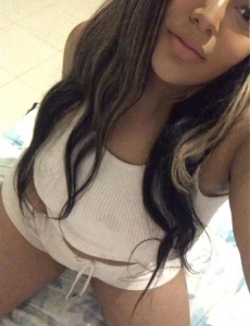 Hola amores mi nombre es STEFANIA Soy una