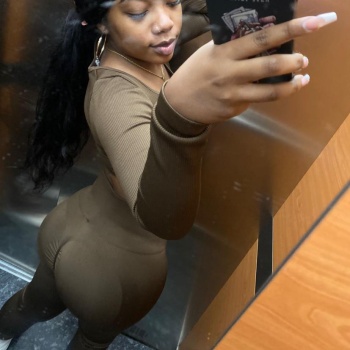 Jovencita colombiana, Alicante