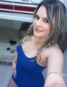 Complaciente muy dominante. . . Salidas