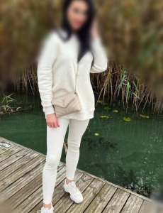 Sandra , jovencita muy atenta pocos dias