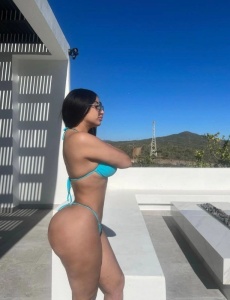 Jovencita caliente y dispuesta a satisfacerte