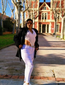 Valentina chica latina disponible a partir de este momento sólo para caballeros de buen gusto