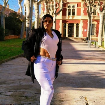 Valentina chica latina disponible a partir de este momento sólo para caballeros de buen gusto, Elda