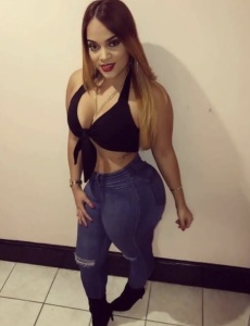 Dominicana con esbelta figura