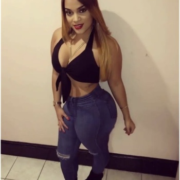 Dominicana con esbelta figura, Elche