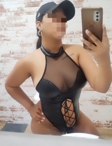 En tu zona morena voluptuosa y caliente