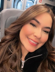 Hola, mi nombre es Genesis Latina llevo unos