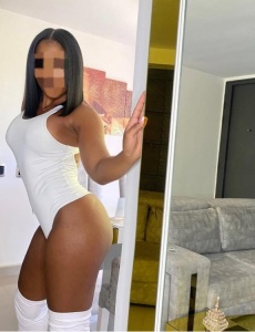 Guapa jovencita solo salida