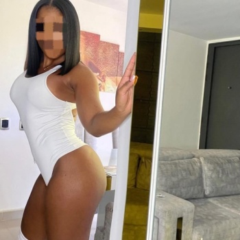 Guapa jovencita solo salida, Elche
