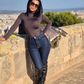 Masajista estoy disponible para conocer gente nueva salir a divertirnos, Elche
