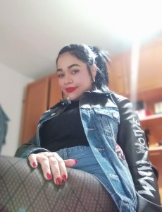 Karina flaca colombiana