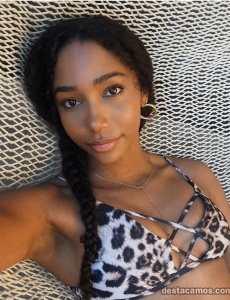 Kiara la morena guapa colombiana