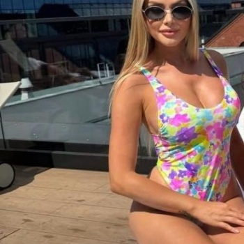 Yasmina, elegancia y dulzura en una sola mujer, Benidorm