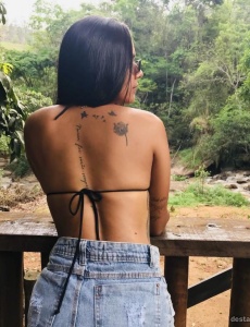3 amigas muy (fts) estamos en un airbnb por unos días,somos independientes salidas
