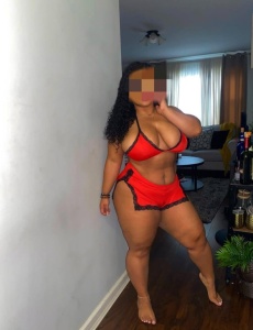 Morenaza ardiente con un rico coÑito estrechito