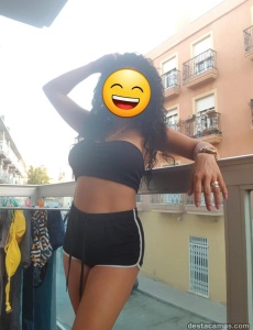En guardamar. Canaria simpática sola.