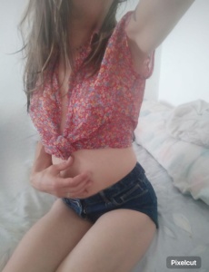 Madurita, delgada ,pequeñita y cariñosa