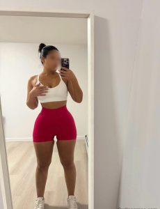 Jovencita extrovertida guapísima