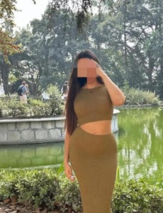Universitaria , no profesional, jovencita