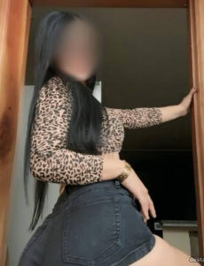 Hola!! Soy Claudia, una linda morena de piel
