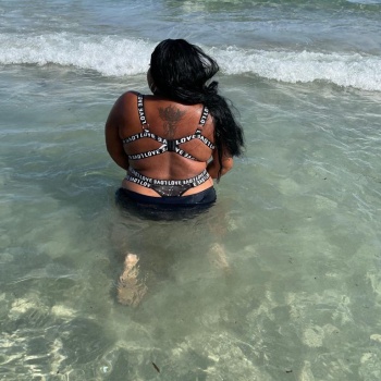Latina curvy, Elche