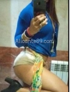 Andrea, nueva exuberante moren...