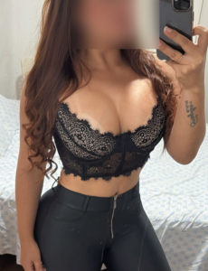 Erika colombiana caliente con ganas de disfrutar!!