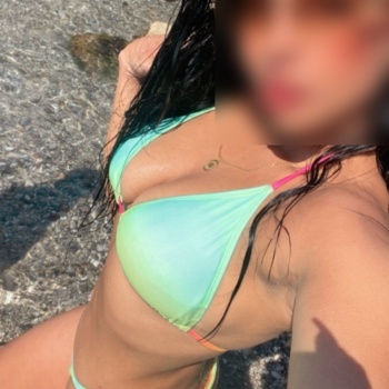 Grupo de amigas en la ciudad, Alicante