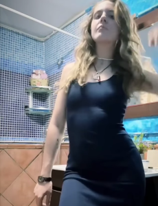 Vídeo llamada videos grabados jovencita 22 años