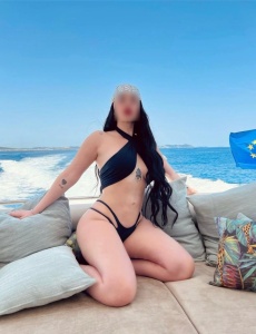 Exclusiva chica italiana acabadita de llegar para ti ven compruébalo