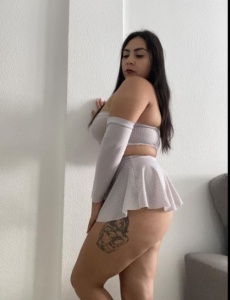 Latina 22 años