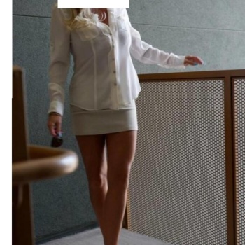 Guapa joven solo salidas hoteles y domicilio 100 y 80, Campello