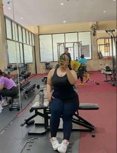Camila una gordita rellena de y gloria