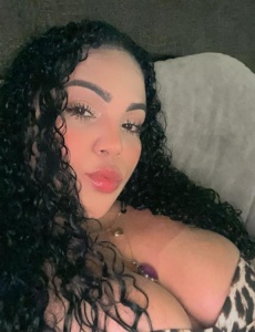 ️Hola mi amor, soy Selena️Una joven latina con